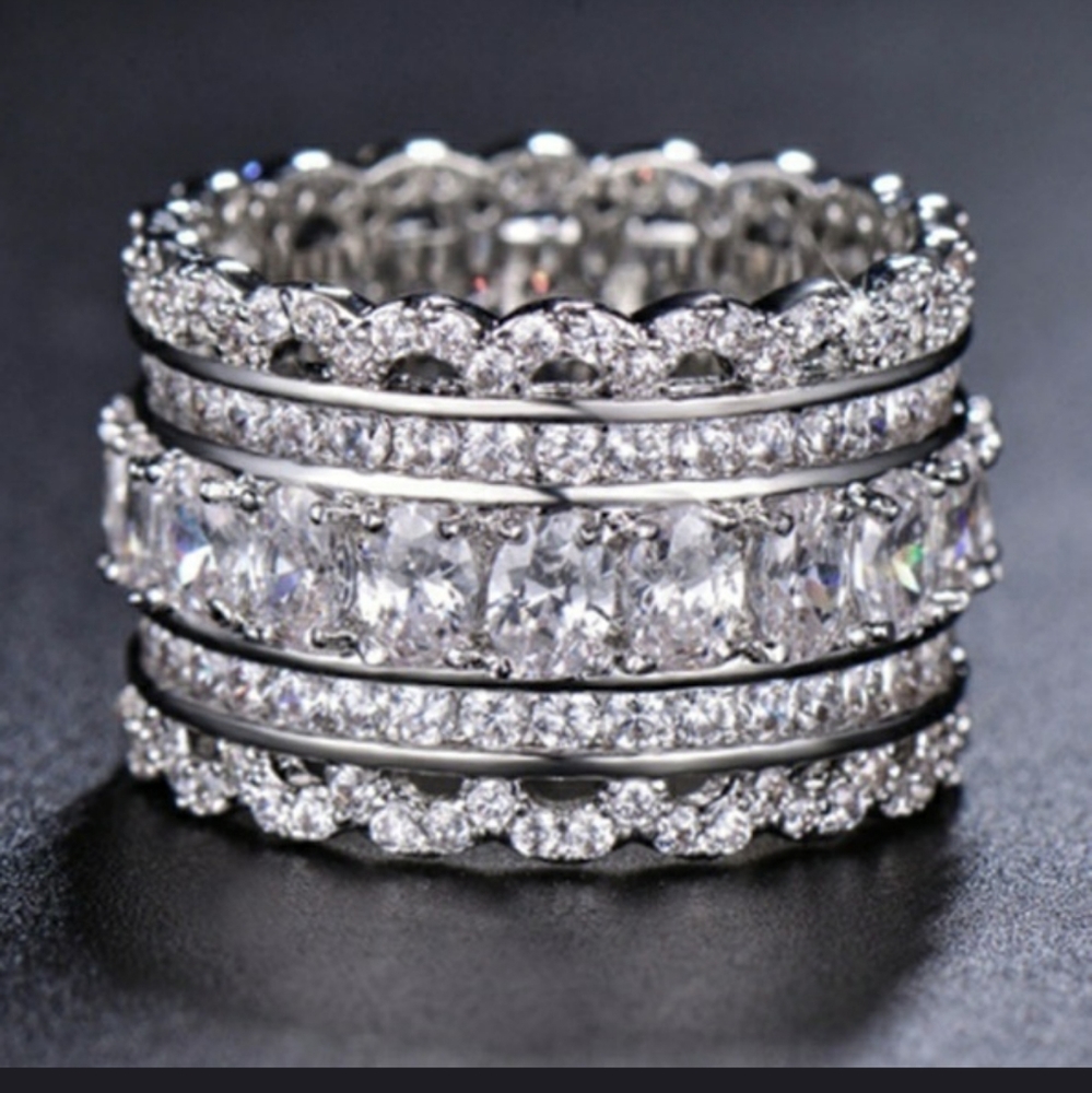 Detailed filigree ring